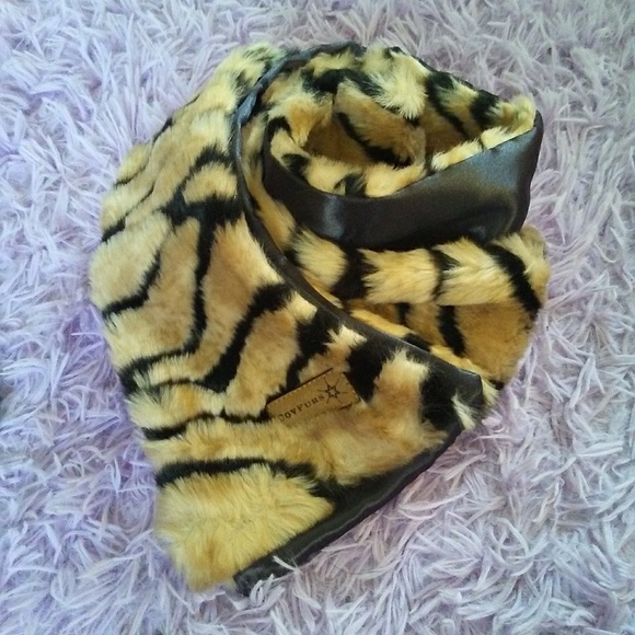 LAST PAIR Boot covers & Scarf Faux Fur Tiger new No tags - Picture 2 of 7